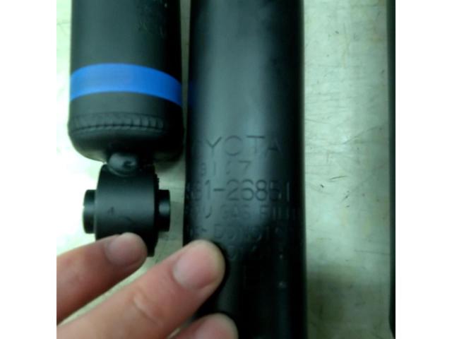 1.トヨタ 200系 ハイエース   純正 ショックアブソーバー