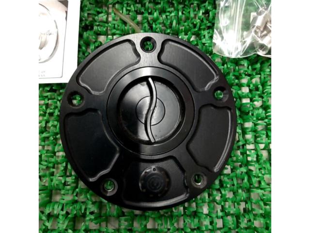 【MOTO CORSE】CNC ビレット フューエルタンクキャップ Type 2