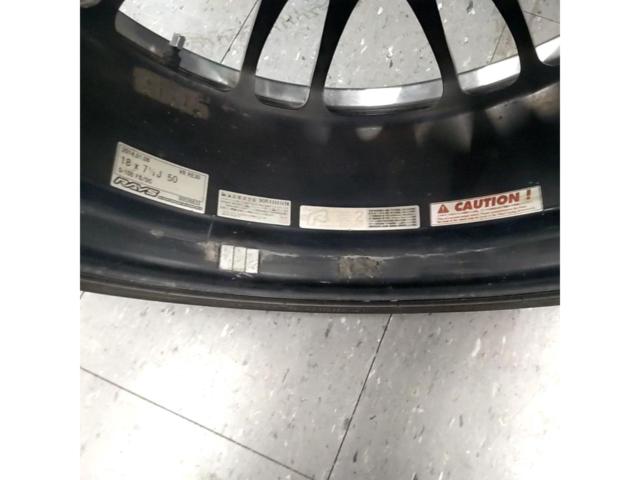 RAYS
VOLK
RACING
RE30