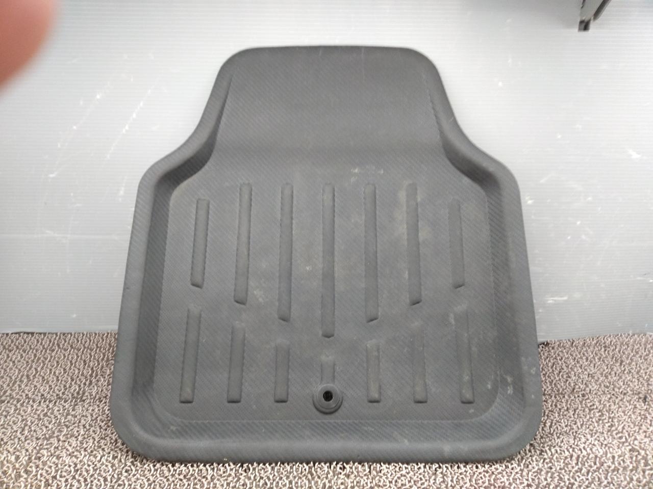 Unknown Manufacturer
Mat for the rear