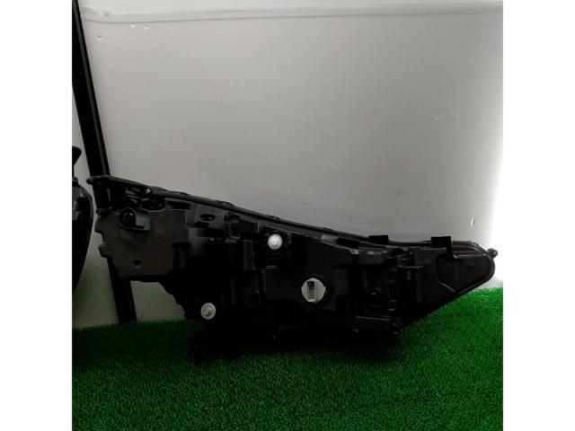 ホンダ 純正ヘッドライト 左右【ヴェゼル e:HEV RV系】