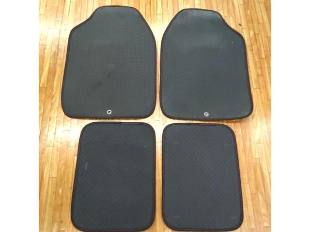 【MOMO】 汎用フロアマット 4枚
