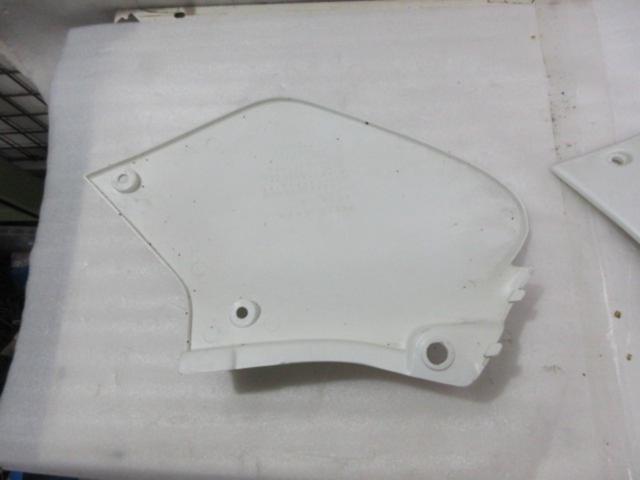 HONDA XR250純正サイドカバー (Z10097)