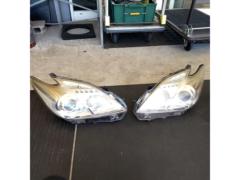 Toyota
30 series Prius early period original halogen head light