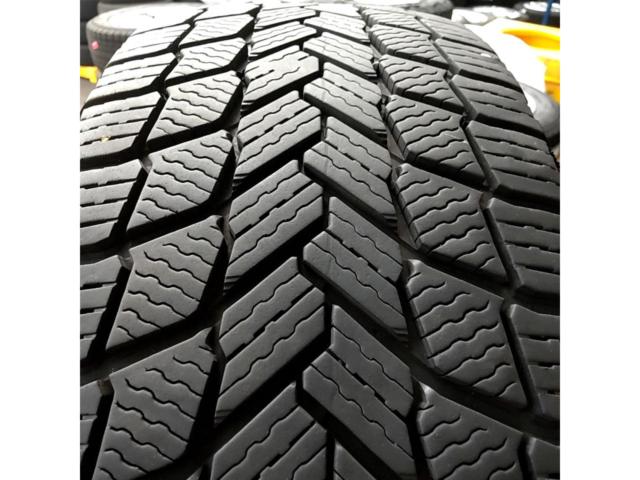 IRVINE
13-spoke wheels
+
MICHELIN
X-ICE
SNOW