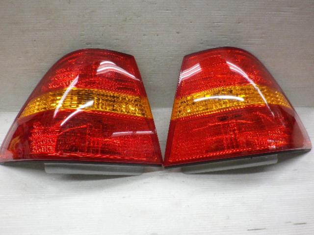 Toyota
30 Series Celsior (Early Model)
Genuine tail lens
Z10049