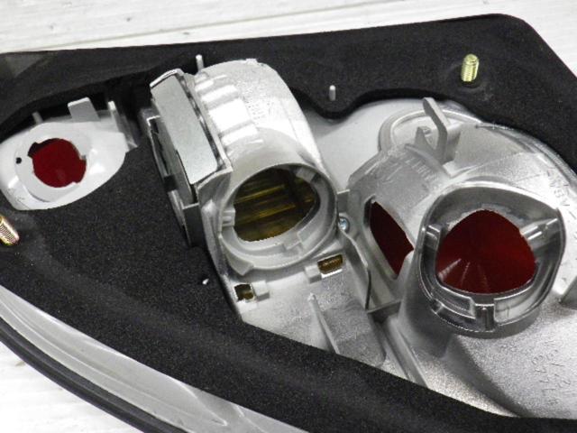Toyota
30 Series Celsior (Early Model)
Genuine tail lens
Z10049