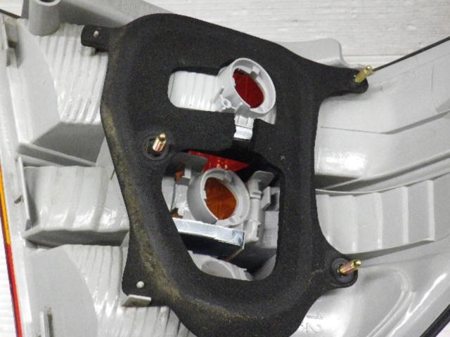 Toyota
30 Series Celsior (Early Model)
Genuine tail lens
Z10049