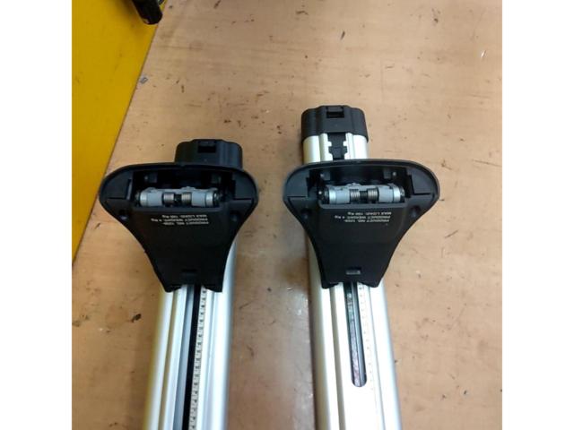 THULE ルーフキャリア スバル純正オプション品 ※レガシィ/BP5
