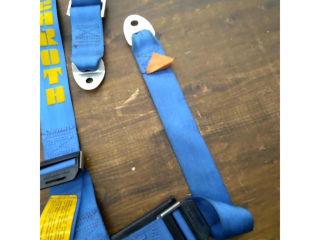 SCHROTH 3点式シートベルト