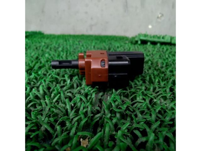 Mazda genuine RX-8
Clutch control switch for LA-SE3P