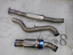 TOMEI
EXPREME
Ti
Titanium muffler