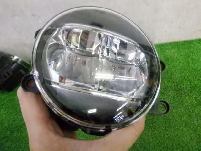 トヨタ純正 LEDフォグランプ
