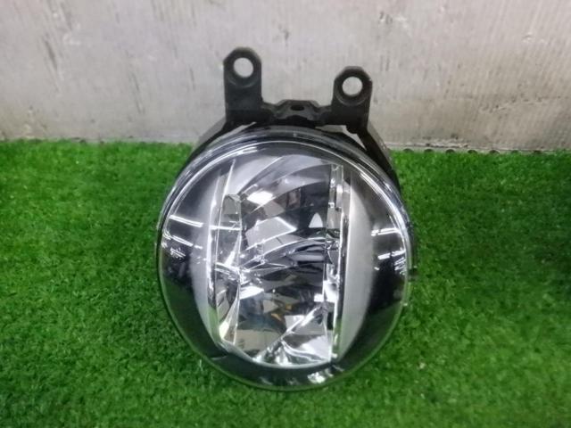 トヨタ純正 LEDフォグランプ