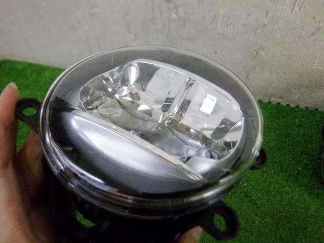 トヨタ純正 LEDフォグランプ