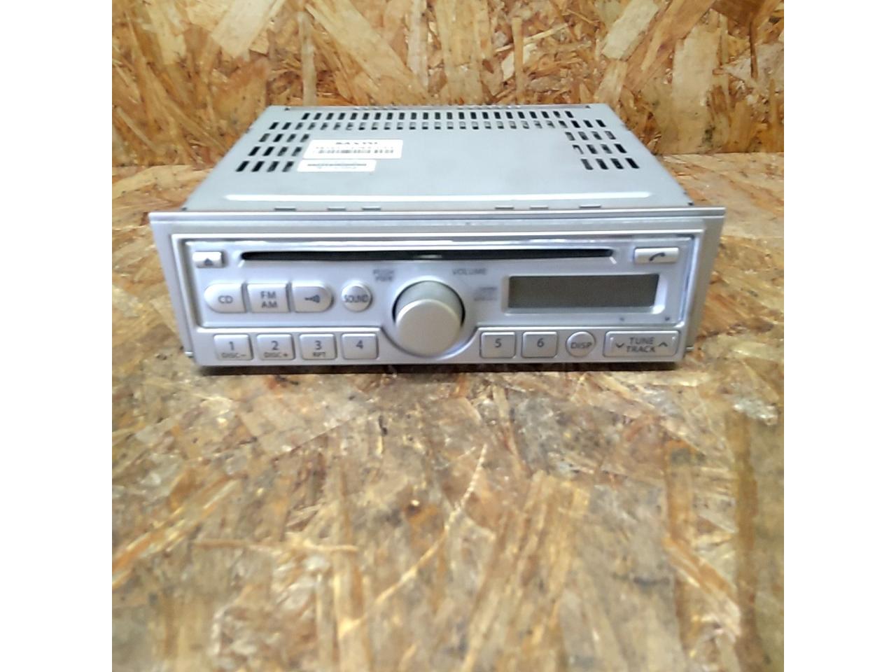 Suzuki genuine
CD tuner (39101-72J5X-CYY)
