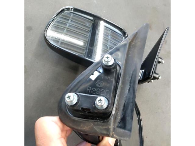 Toyota
YN80 series Hilux
Track genuine
Door mirrors (for mini trucks)
