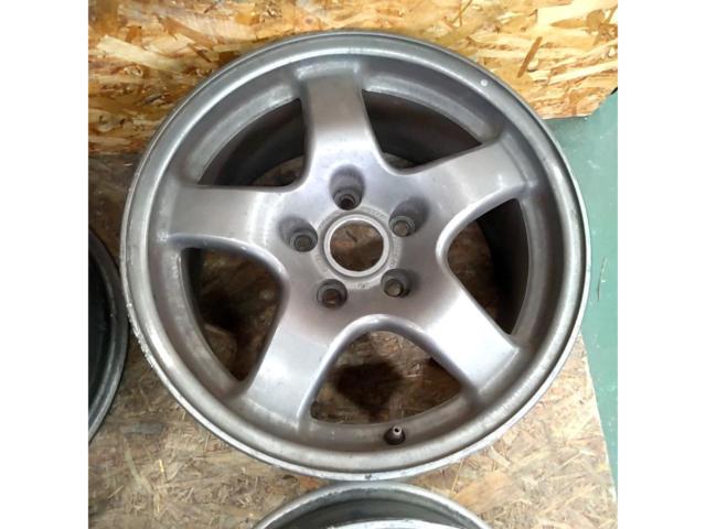 Nissan
BNR32
Skyline GT-R
Original wheel