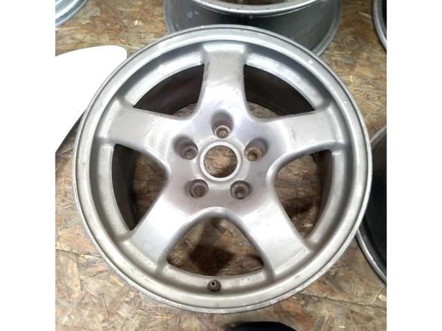 Nissan
BNR32
Skyline GT-R
Original wheel