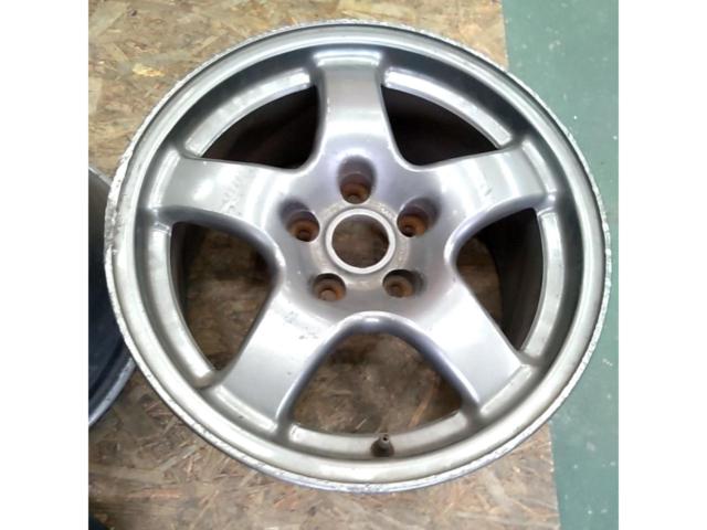 Nissan
BNR32
Skyline GT-R
Genuine wheels (set of 2)