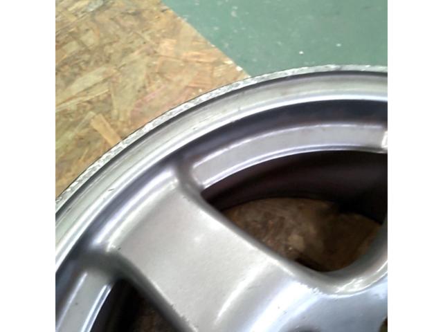 Nissan
BNR32
Skyline GT-R
Genuine wheels (set of 2)