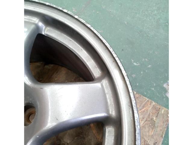 Nissan
BNR32
Skyline GT-R
Genuine wheels (set of 2)