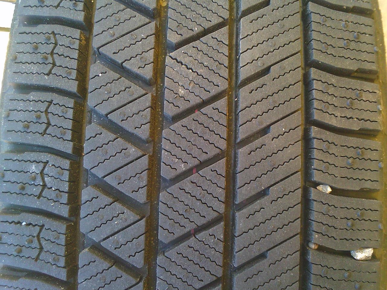 Only one BRIDGESTONE BLIZZAK
VRX3
