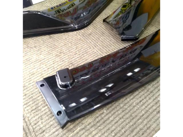 メーカー不明 汎用フロントリップ 3分割