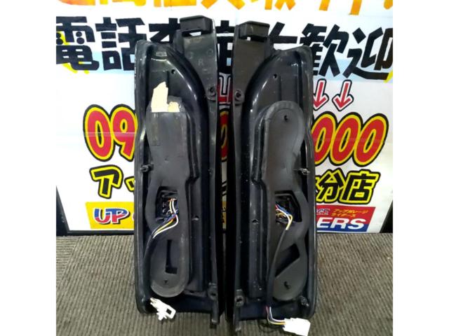 【200系ハイエース】 メーカー不明 スモークLEDファイバーテールランプ