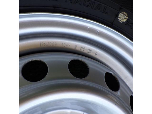 Toyota genuine parts
(TOYOTA)
Pikushisuban
Silver
Steel wheels + YOKOHAMASUPER
VAN
355