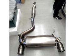 Genuine Nissan parts
Genuine option
Made barnacles
Titanium muffler
■
Fairlady Z
Z33
Used in manual transmission vehicles