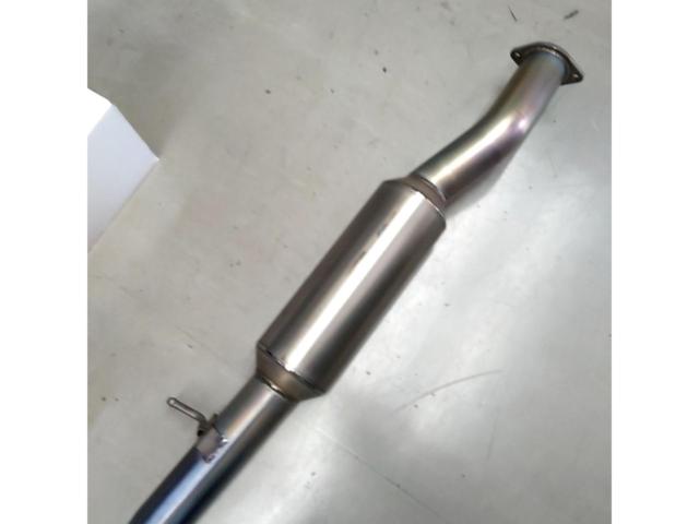 Genuine Nissan parts
Genuine option
Made barnacles
Titanium muffler
■
Fairlady Z
Z33
Used in manual transmission vehicles