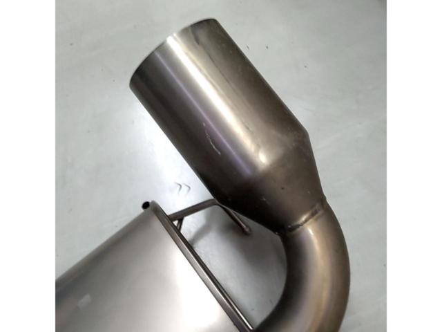 Genuine Nissan parts
Genuine option
Made barnacles
Titanium muffler
■
Fairlady Z
Z33
Used in manual transmission vehicles