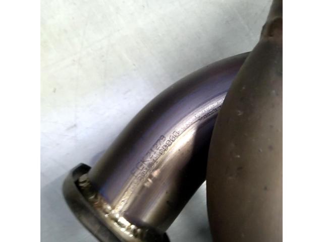 Genuine Nissan parts
Genuine option
Made barnacles
Titanium muffler
■
Fairlady Z
Z33
Used in manual transmission vehicles