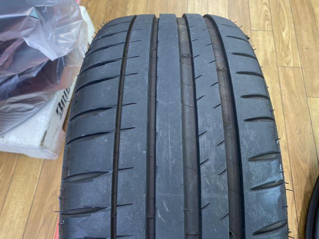 MICHELIN Pilot Sport 4