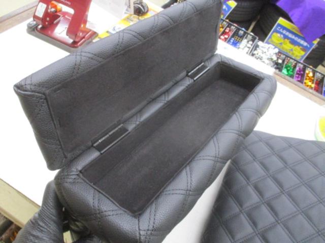 メーカー不明 アームレスト 200系ハイエース用