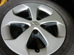 Toyota genuine parts
30 series Prius original wheel
