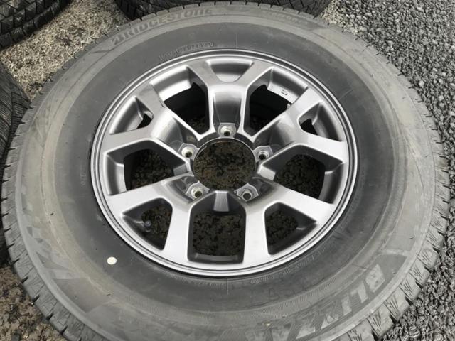 スズキ (SUZUKI) ジムニーシエラ (JB74W) 純正ホイール + BRIDGESTONE BLIZZAK VRX3 215/70R15 98Q