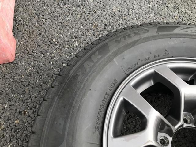スズキ (SUZUKI) ジムニーシエラ (JB74W) 純正ホイール + BRIDGESTONE BLIZZAK VRX3 215/70R15 98Q