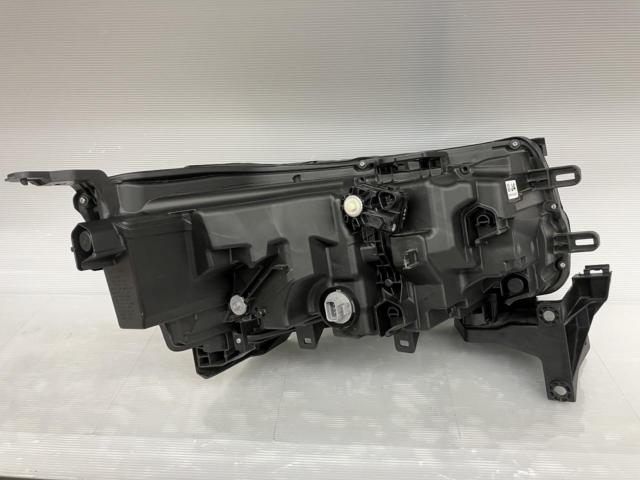 ホンダ (HONDA)  ステップワゴンスパーダ (RP6/7/8) 純正ヘッドライト  品番:KOITO 100-622DF