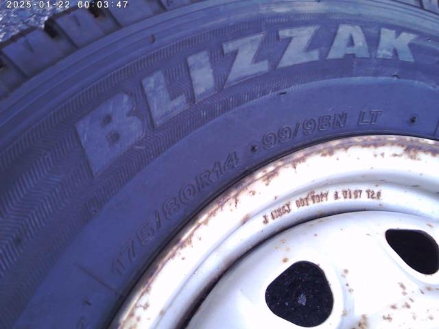 【TOPY(トピー)】 14インチマルチスチールホイール+【BRIDGESTONE】BLIZZAK VL 10 A ファミリア装着