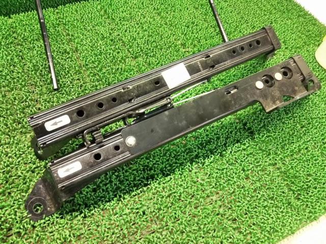 【RECARO】シートレール GD1/フィット 運転席用