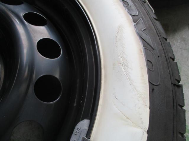 Toyota genuine
Professional box
Genuine steel wheel
+
TOYO
H11 (with white ribbon)