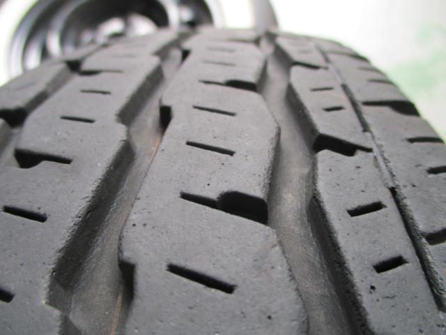 Toyota genuine
Professional box
Genuine steel wheel
+
TOYO
H11 (with white ribbon)