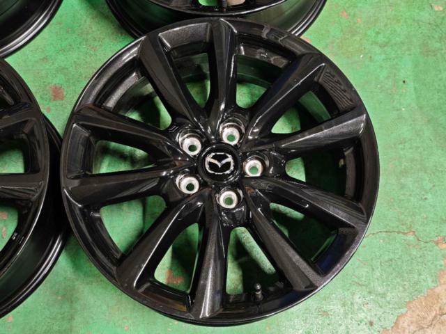 Mazda Genuine Mazda3
Black Tone Genuine Aluminum Wheels