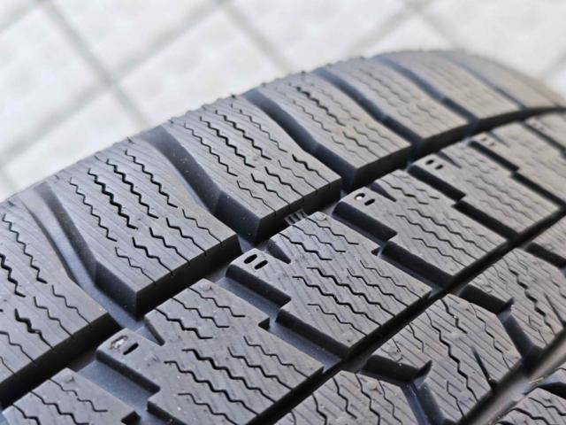 ☆スイスポに! 23年製バリ溝スタッドレス!【weds】JOKER+【GOODYEAR】ICENAVI 8