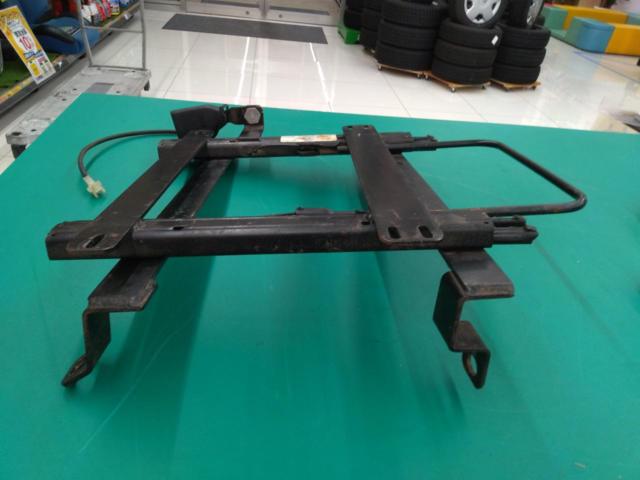 Kawai Manufacturing Co., Ltd.
Seat rail
Vivio
Driver side