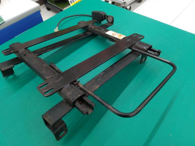 Kawai Manufacturing Co., Ltd.
Seat rail
Vivio
Driver side