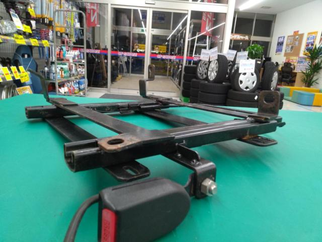Kawai Manufacturing Co., Ltd.
Seat rail
Vivio
Driver side