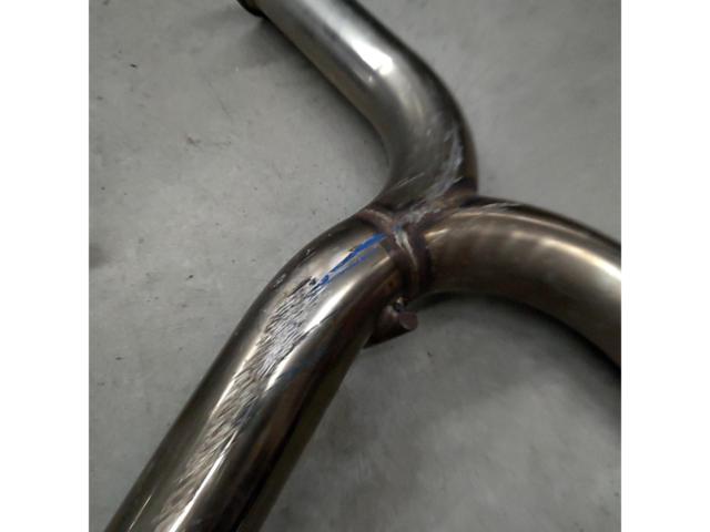 Custom-made exhaust system from an unknown manufacturer with some issues + AKRAPOVIC
Muffler cutter
With TP-CT
60 series Harrier G's